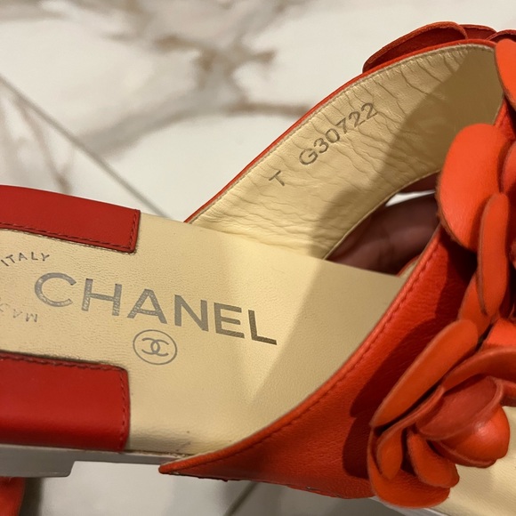 CHANEL FLORAL RED SLIDES - Picture 5 of 5